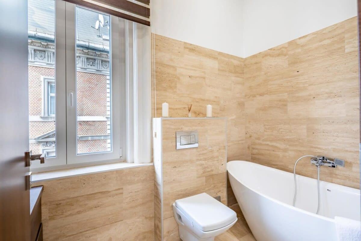 Splendid Perfectly Located Flat With Sauna Appartement Boedapest Buitenkant foto