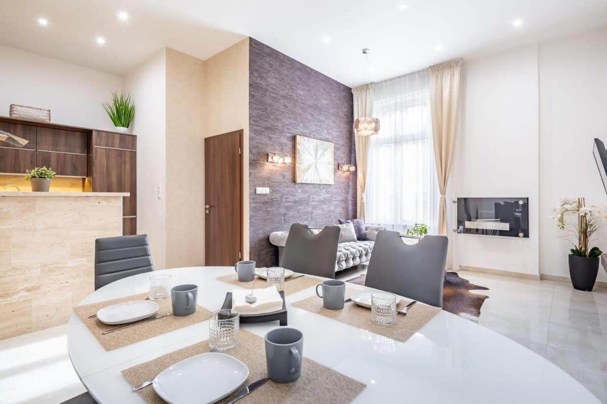 Splendid Perfectly Located Flat With Sauna Appartement Boedapest Buitenkant foto