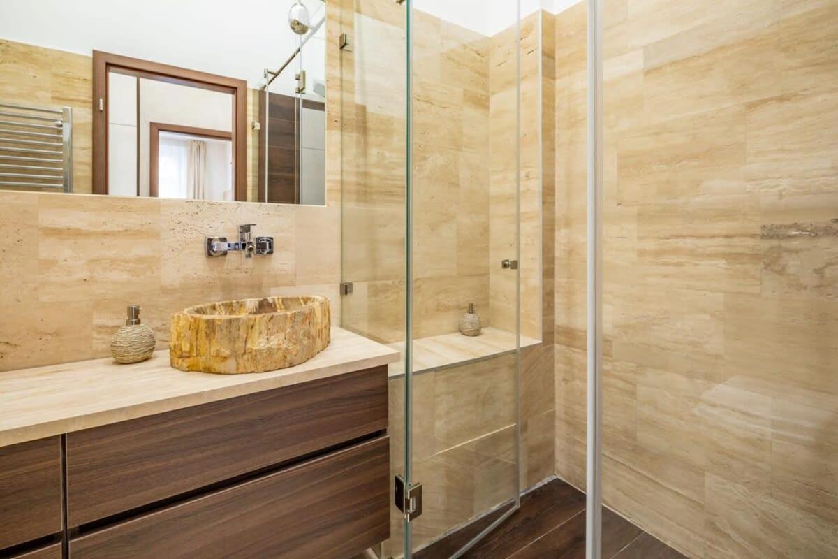 Splendid Perfectly Located Flat With Sauna Appartement Boedapest Buitenkant foto