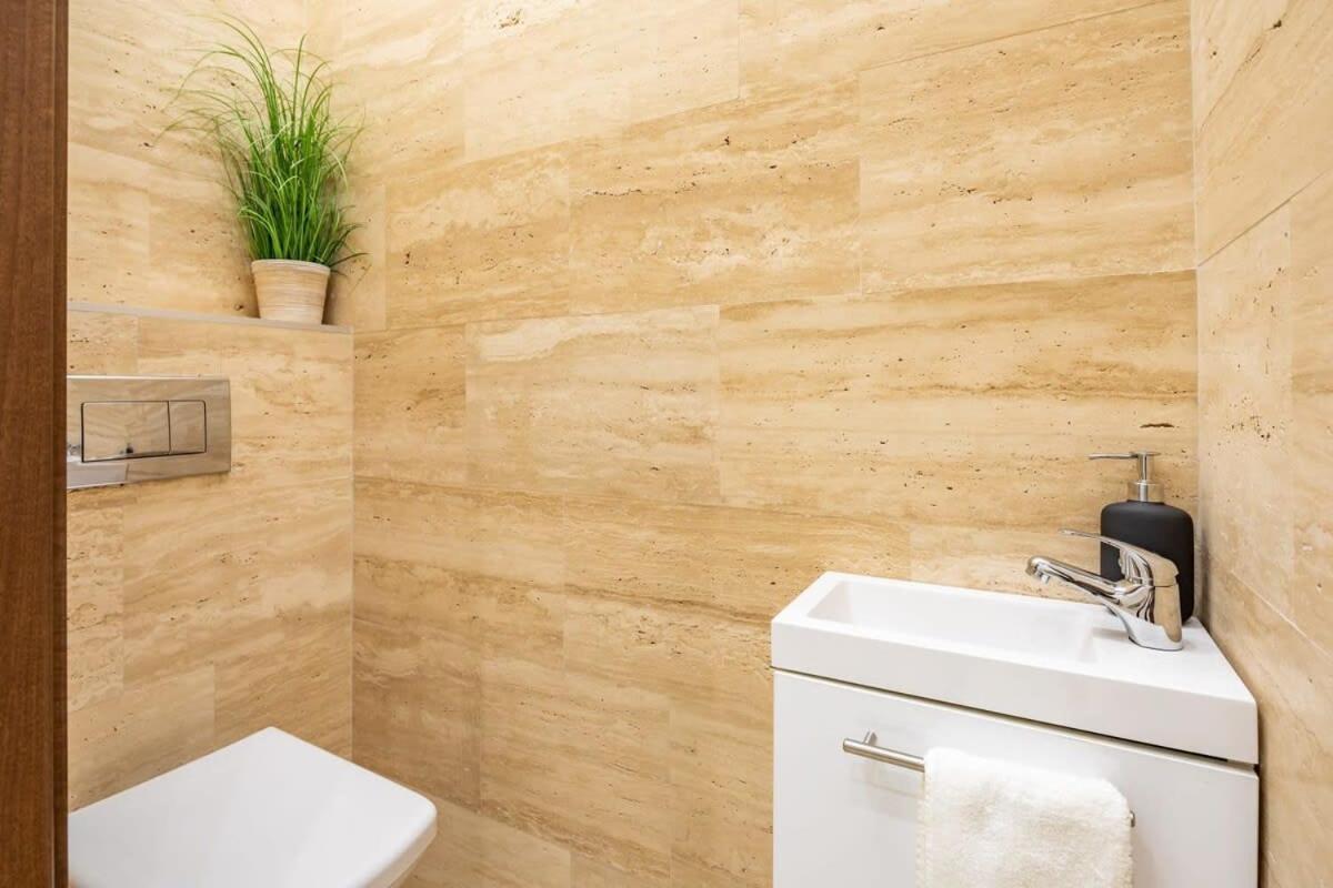 Splendid Perfectly Located Flat With Sauna Appartement Boedapest Buitenkant foto