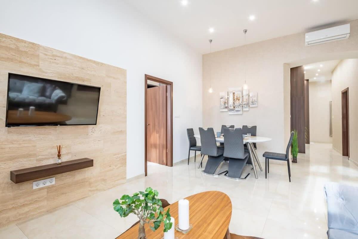 Splendid Perfectly Located Flat With Sauna Appartement Boedapest Buitenkant foto