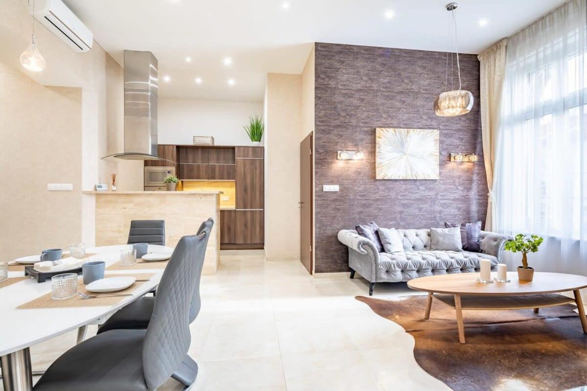Splendid Perfectly Located Flat With Sauna Appartement Boedapest Buitenkant foto