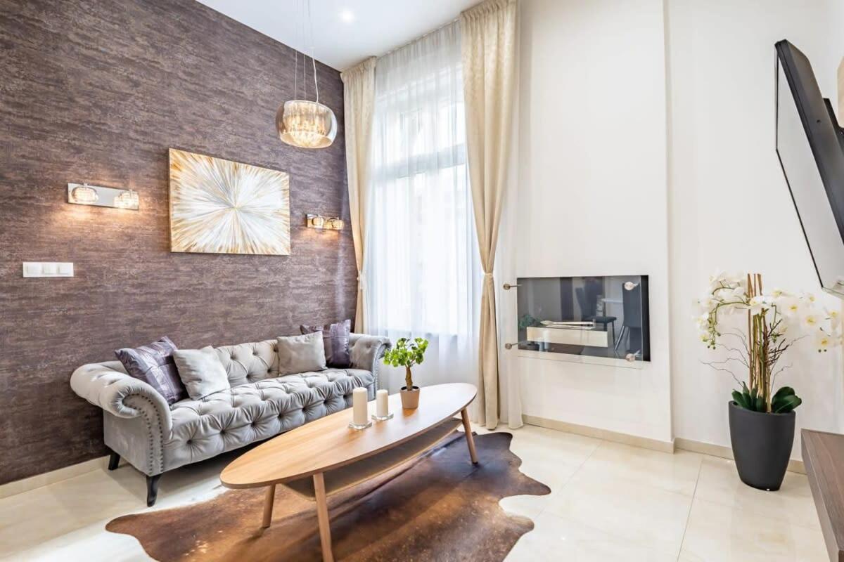 Splendid Perfectly Located Flat With Sauna Appartement Boedapest Buitenkant foto