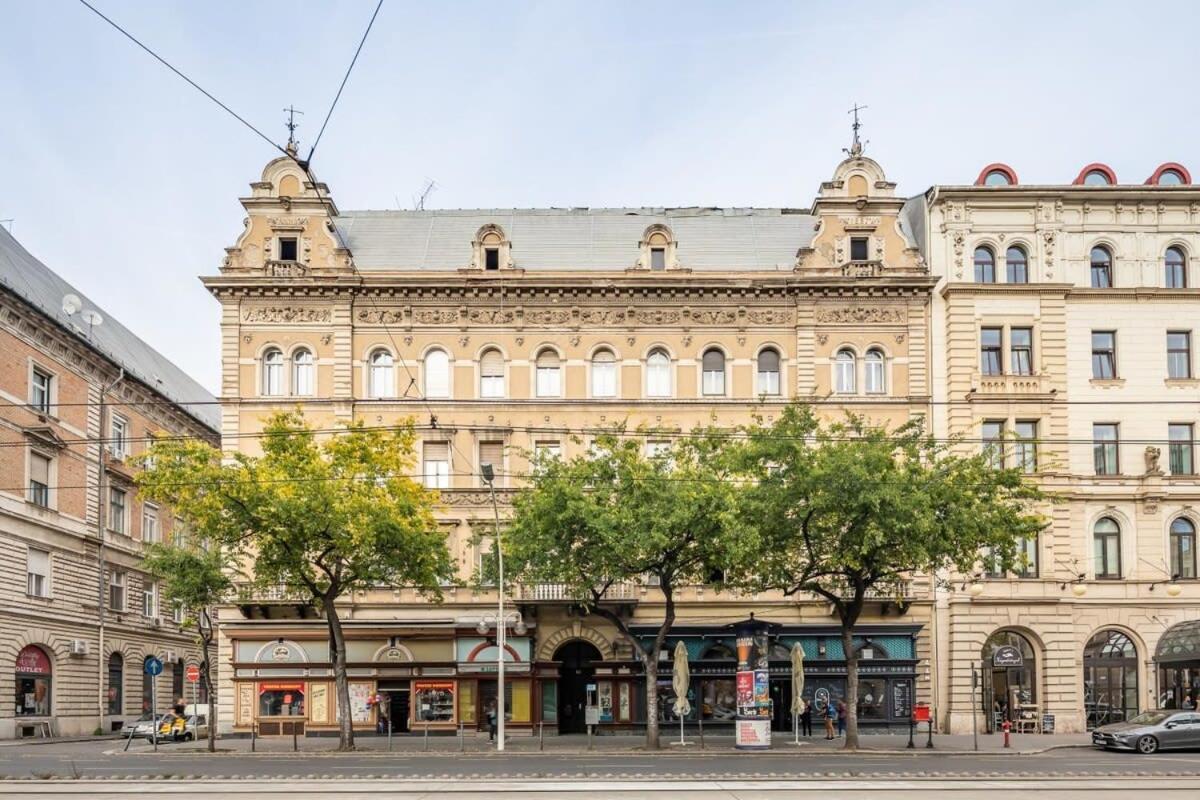 Splendid Perfectly Located Flat With Sauna Appartement Boedapest Buitenkant foto