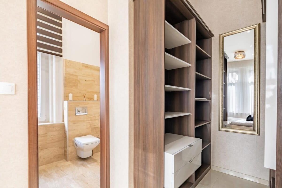Splendid Perfectly Located Flat With Sauna Appartement Boedapest Buitenkant foto