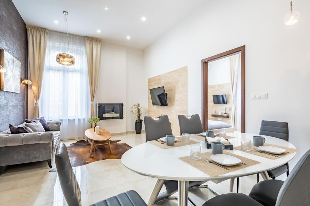 Splendid Perfectly Located Flat With Sauna Appartement Boedapest Buitenkant foto