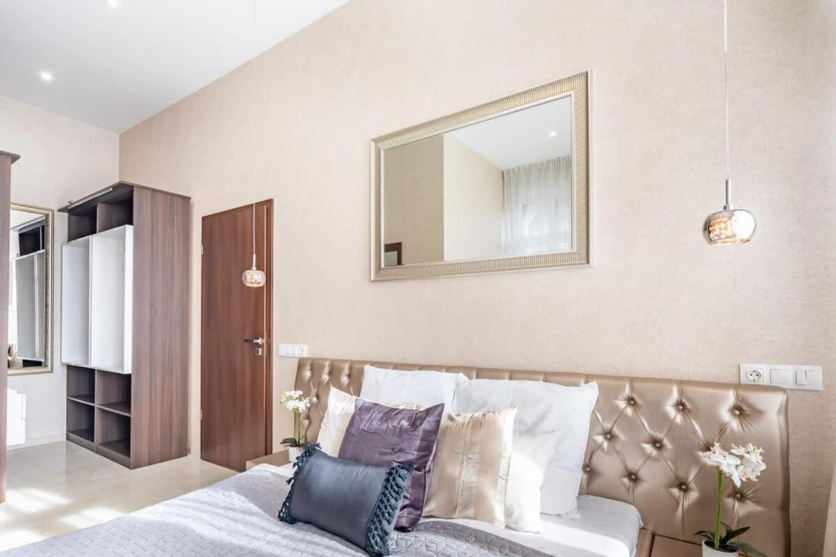 Splendid Perfectly Located Flat With Sauna Appartement Boedapest Buitenkant foto