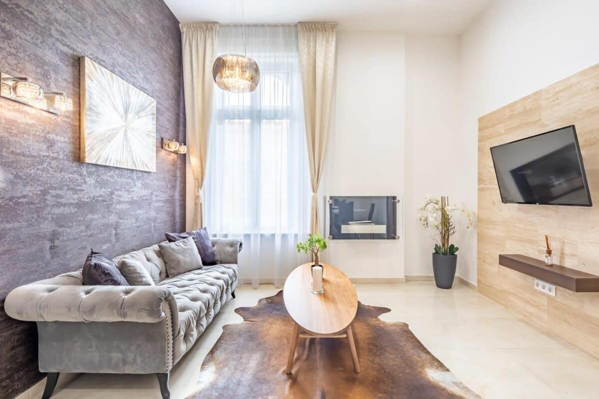 Splendid Perfectly Located Flat With Sauna Appartement Boedapest Buitenkant foto