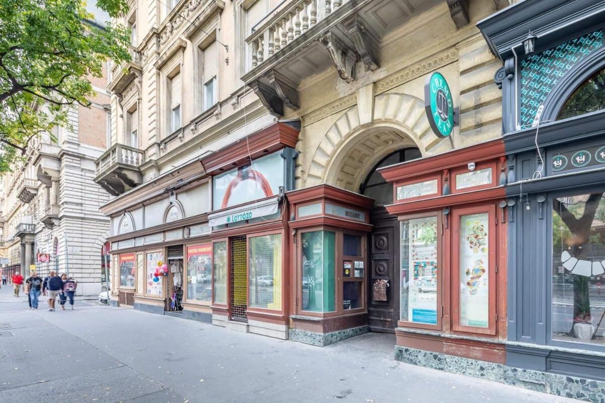 Splendid Perfectly Located Flat With Sauna Appartement Boedapest Buitenkant foto